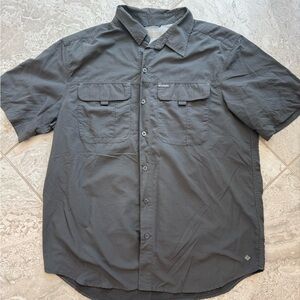 Men's Columbia Dark Gray Short-Sleeve  Omni-Shade UV Fishing Shirt, size Large